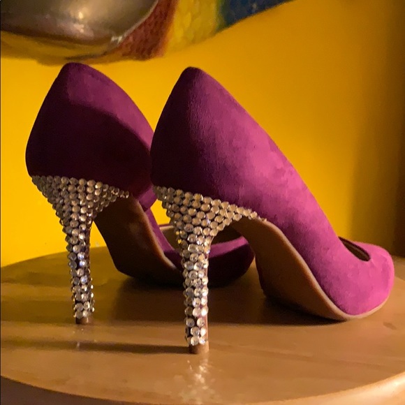 VERY Sparkling Heels, med,dark pink, suede type. - Picture 2 of 4